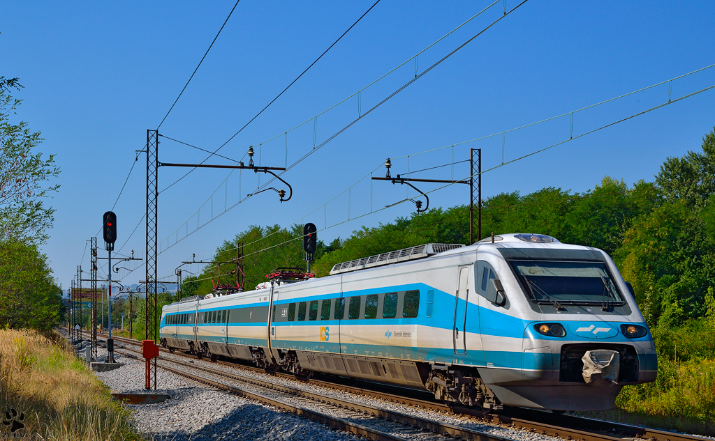 S 310-005 fhrt durch Maribor-Tabor Richtung Maribor Hauptbahnhof. /17.8.2013