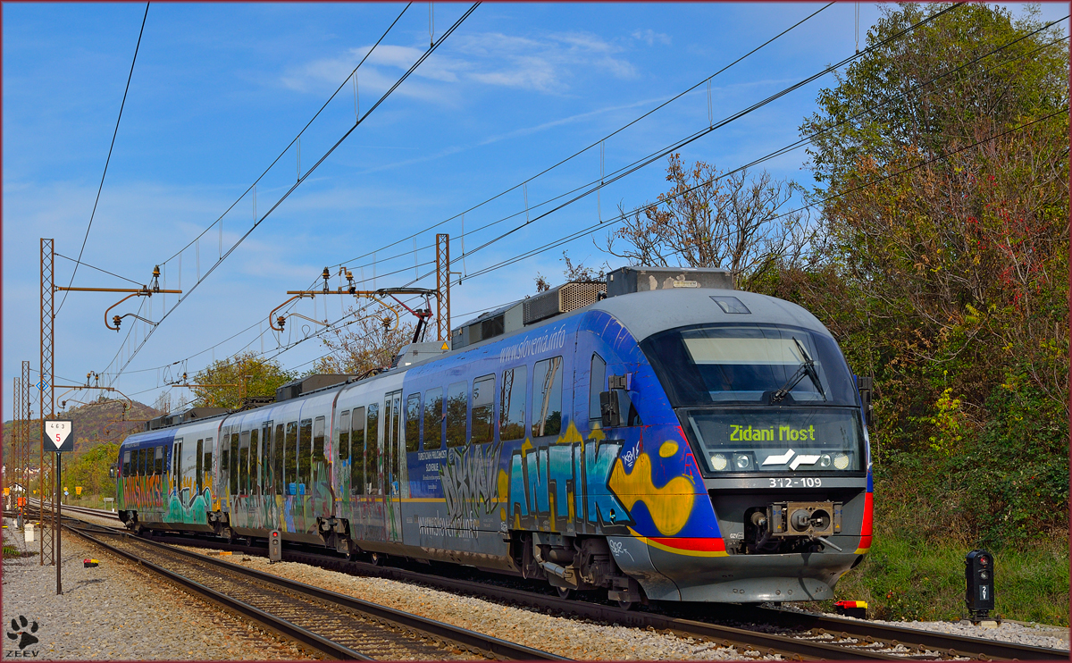 S 312-109 fhrt durch Maribor-Tabor Richtung Zidani Most. /22.10.2013