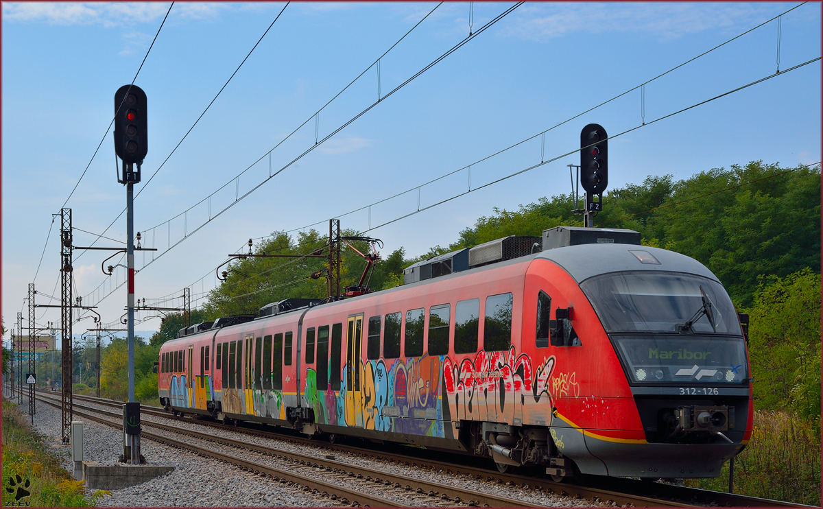 S� 312-126 f�hrt durch Maribor-Tabor Richtung Maribor Hauptbahnhof. /8.10.2013