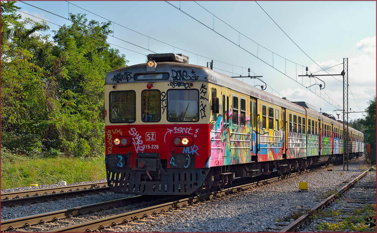 S 315-226 fhrt durch Maribor-Tabor Richtung Maribor Hauptbahnhof. /22.9.2013