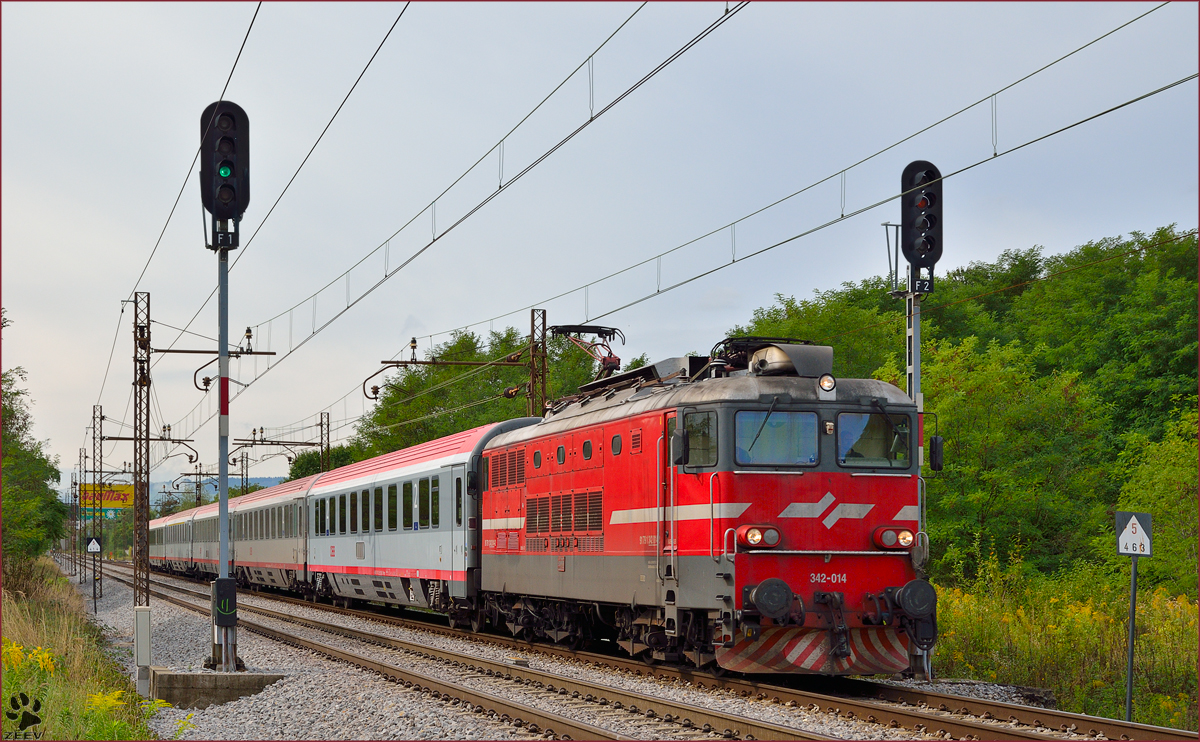 S 342-014 zieht EC158 'Croatia' durch Maribor-Tabor Richtung Wien. /12.9.2013