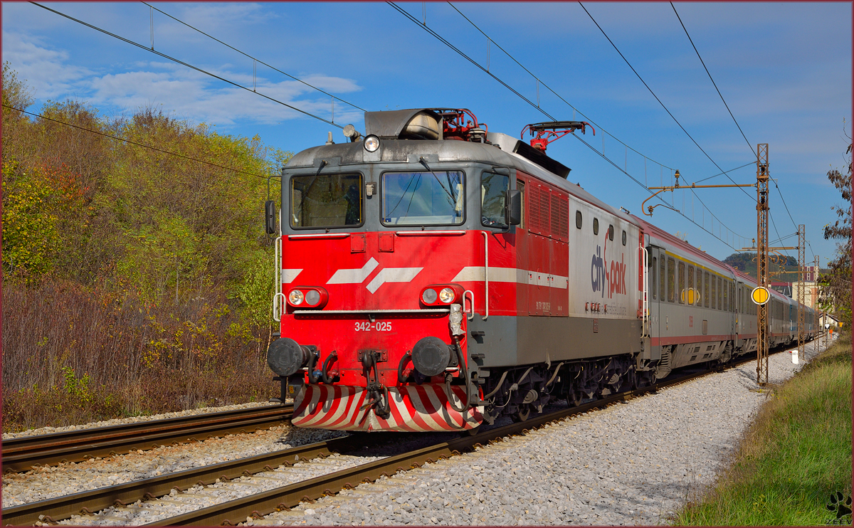 S 342-025 zieht EC151 'Emona' durch Maribor-Tabor Richtung Ljubljana. /8.11.2013