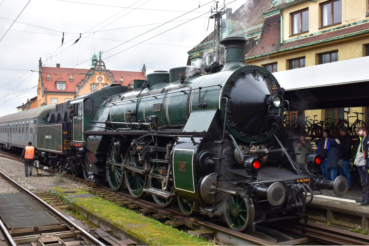 S 3/6 18478 (Verein Bayerisches Eisenbahnmuseum) hat mit ihrem Sonderzug am 25.02.2023 Lindau Insel erreicht und wartet nun darauf, nach Reutin überstellt zu werden, um dort die Zeit bis zur Rückfahrt zu verbringen.