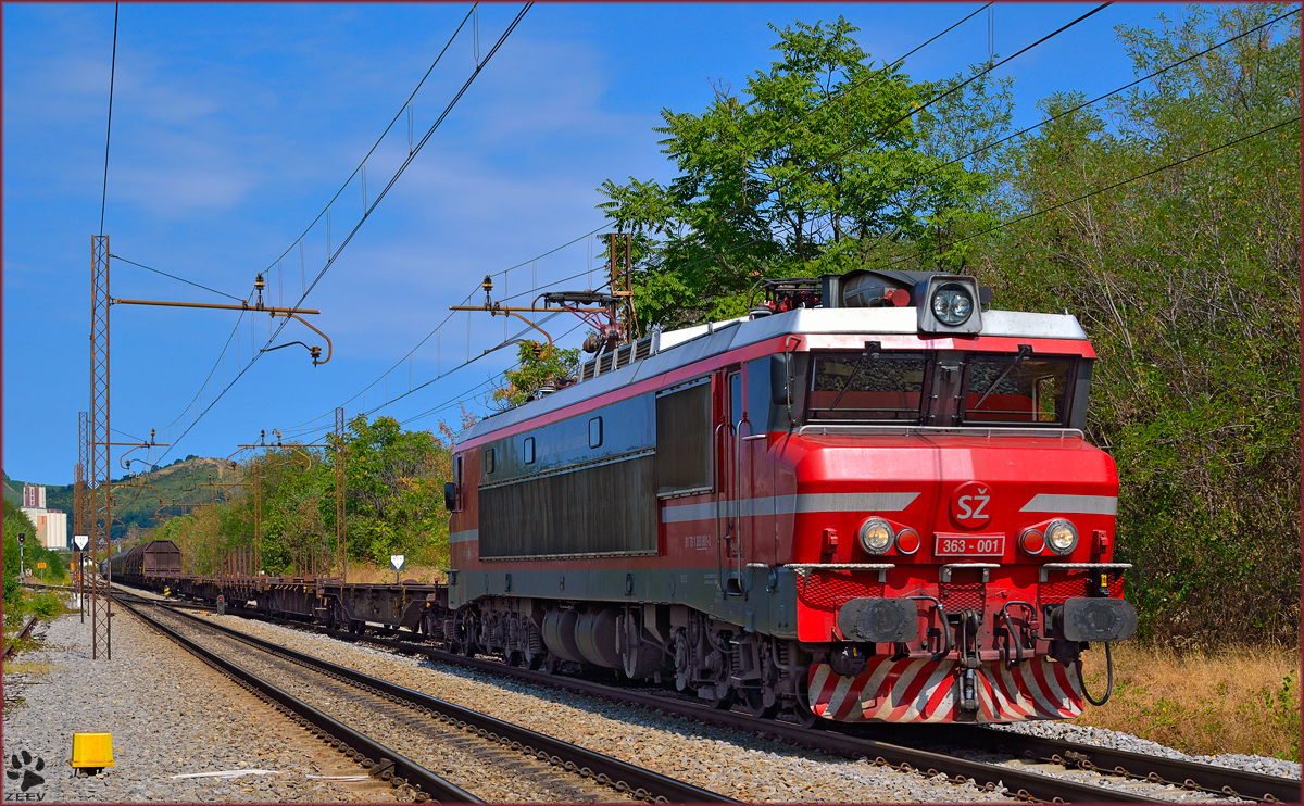 S 363-001 zieht Gterzug durch Maribor-Tabor Richtung Sden. /21.8.2013