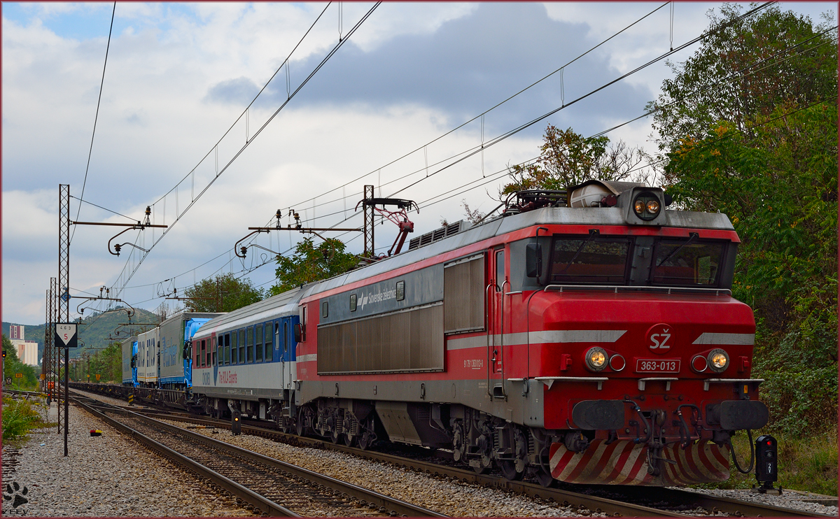 S 363-013 zieht LkW-Zug durch Maribor-Tabor Richtung Tezno Verschiebebahnhof. /10.9.2013