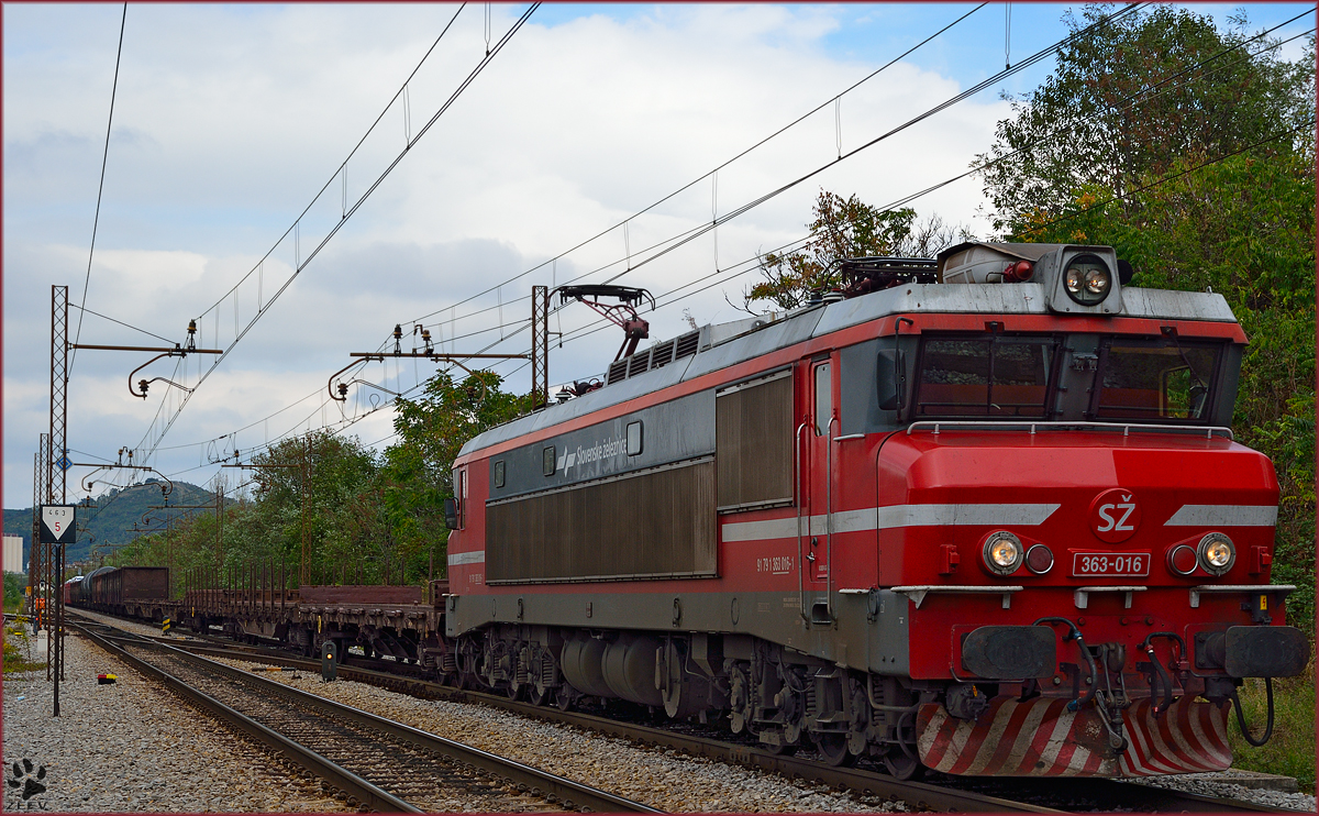 S 363-016 zieht Gterzug durch Maribor-Tabor Richtung Tezno Verschiebebahnhof. /10.9.2013