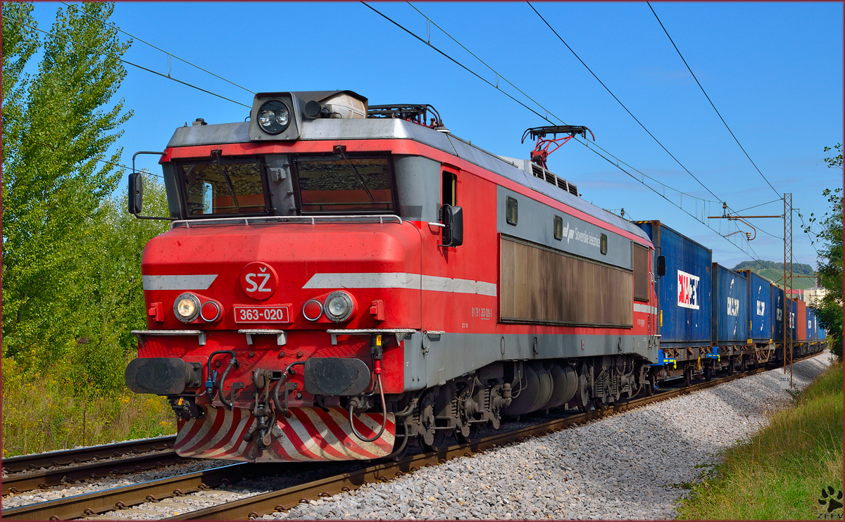 S 363-020 zieht Containerzug durch Maribor-Tabor Richtung Koper Hafen. /20.9.2013