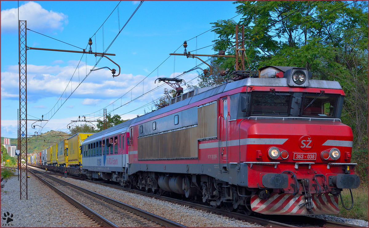 S 363-038 zieht LkW-Zug durch Maribor-Tabor Richtung Tezno Verschiebebahnhof. /14.9.2013