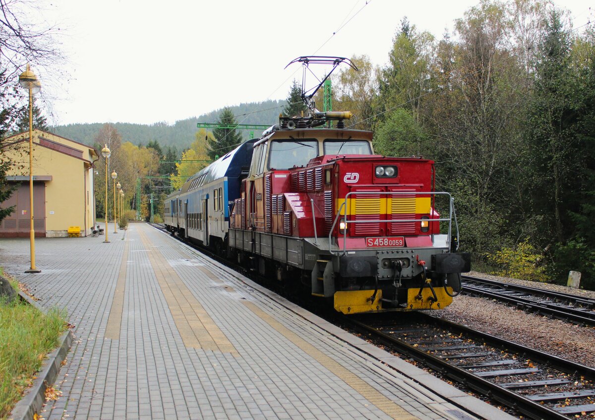S 458 0059 (210 059) als Os 18832 zu sehen am 31.10.23 in Lipno nad Vltavou.