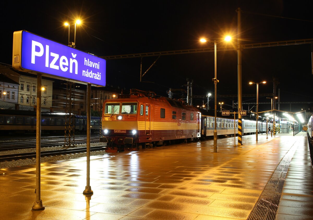 S 499 2002 (263 002) war am 31.10.23 als R661 in Plzeň hl.n. zu sehen.
