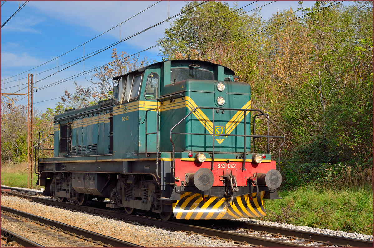 S 643-042 fhrt als Lokzug durch Maribor-Tabor Richtung Tezno Verschiebebahnhof. /22.10.2013