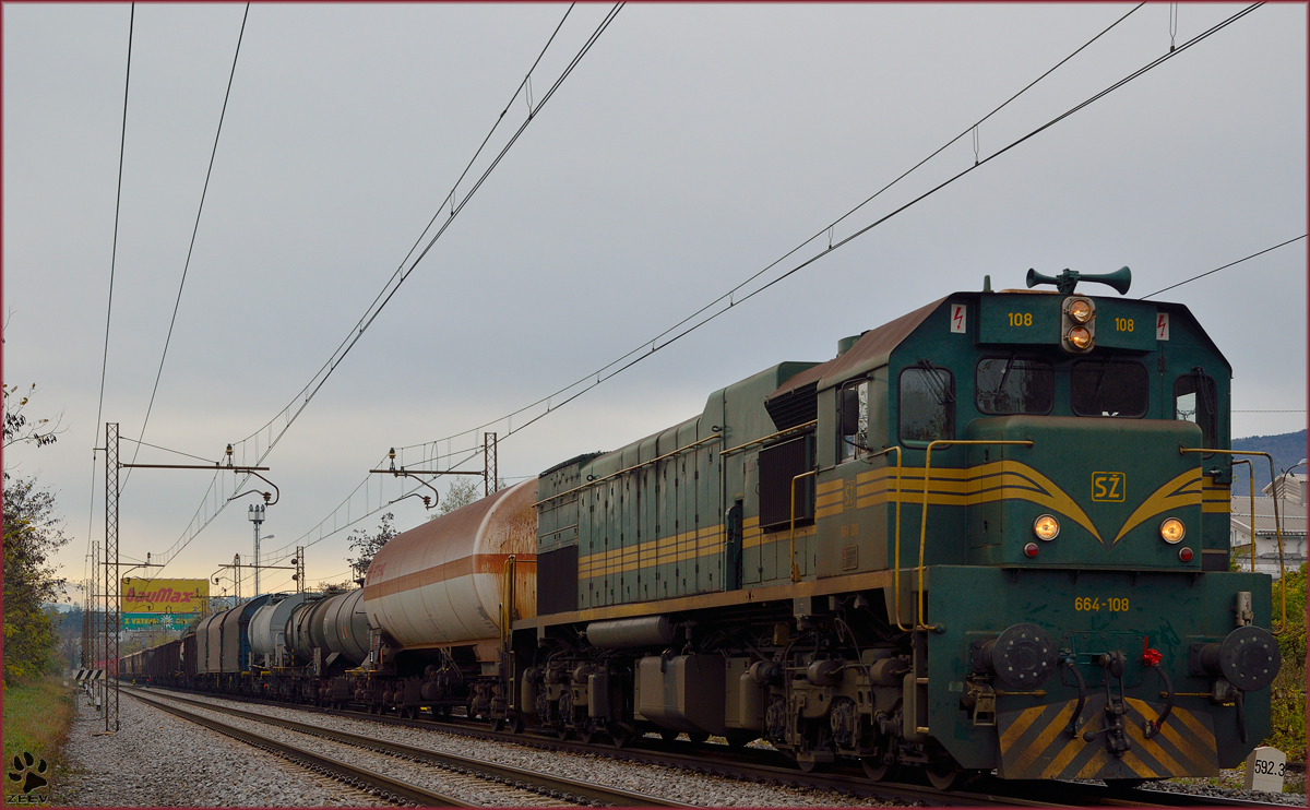 S 664-108 zieht Gterzug durch Maribor-Tabor Richtung Norden. /6.11.2013