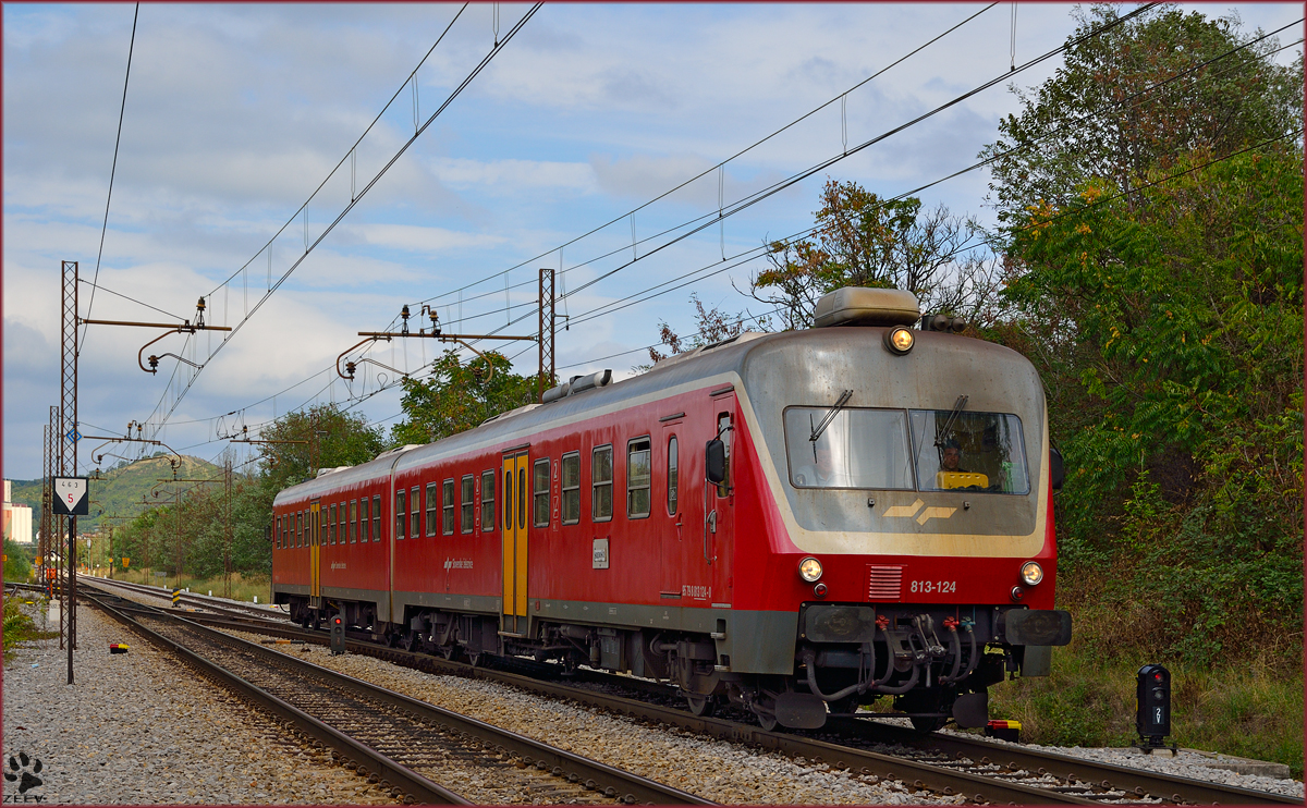 S 813-124 fhrt durch Maribor-Tabor Richtung Srediče. /10.9.2013