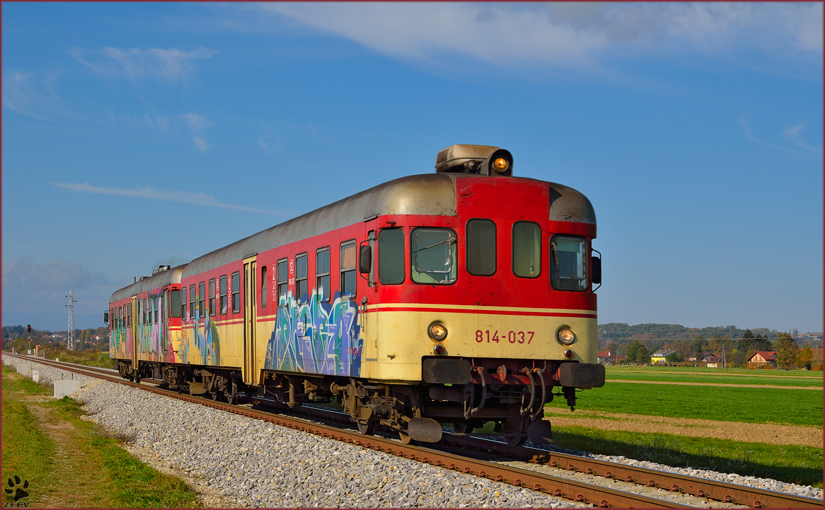 S 814-037 fhrt nahe Podvinci Richtung Ormo. /25.10.2013