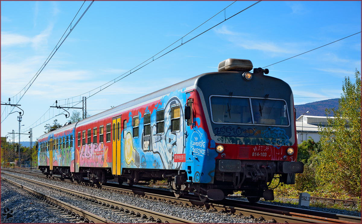 S 814-103 fhrt durch Maribor-Tabor Richtung Maribor Hauptbahnhof. /22.10.2013