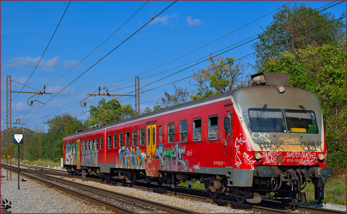 S 814-104 fhrt durch Maribor-Tabor Richtung Pragersko. /22.9.2013