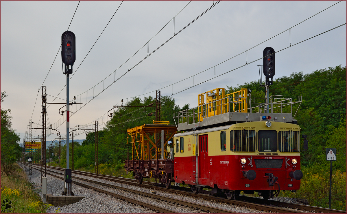 S� 911-308 f�hrt durch Maribor-Tabor Richtung Maribor Hauptbahnhof. /12.9.2013