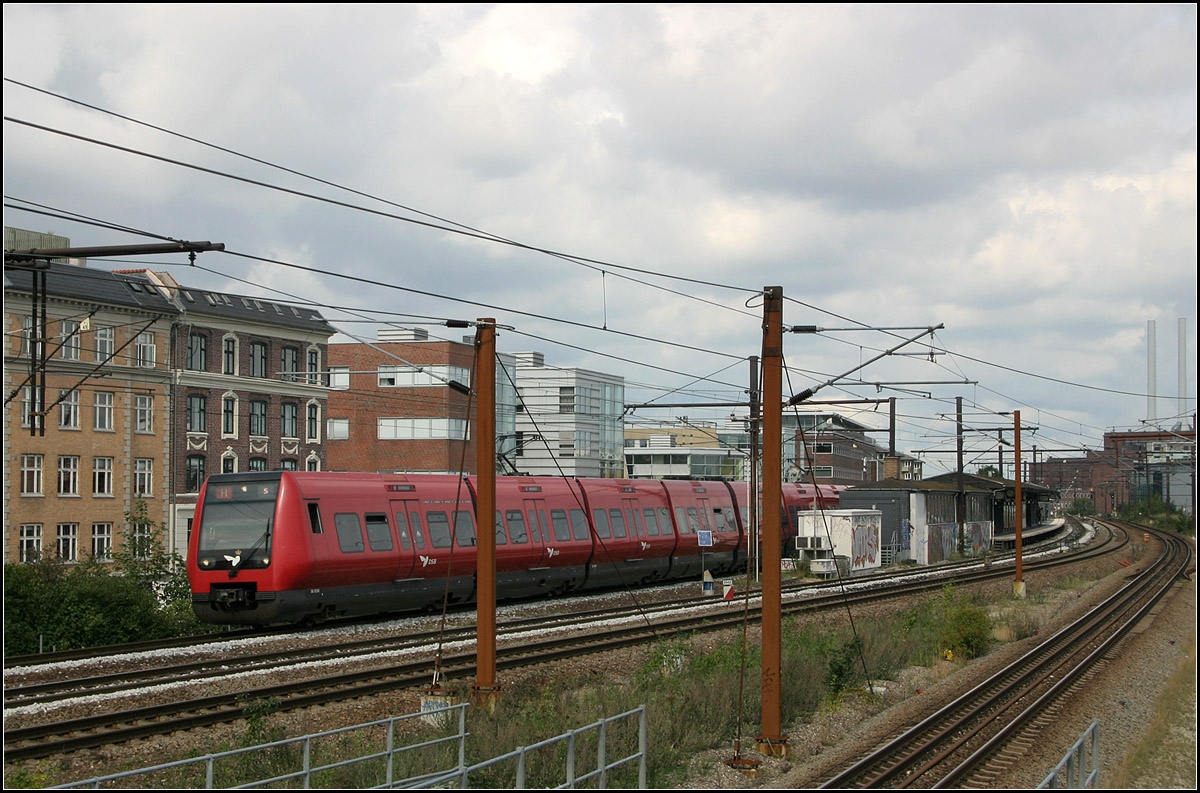 S-Bahn am Nordhafen -

Ein Kopenhagener S-Bahnzug verlässt die Station Nordhavn in Richtung Innenstadt.

27.08.2006 (M)

