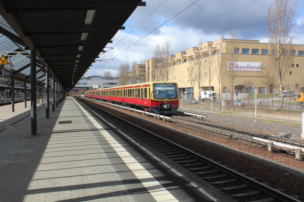 S-Bahn Berlin: S7 (BR 481/482) Potsdam Hbf am 2. April 2015.