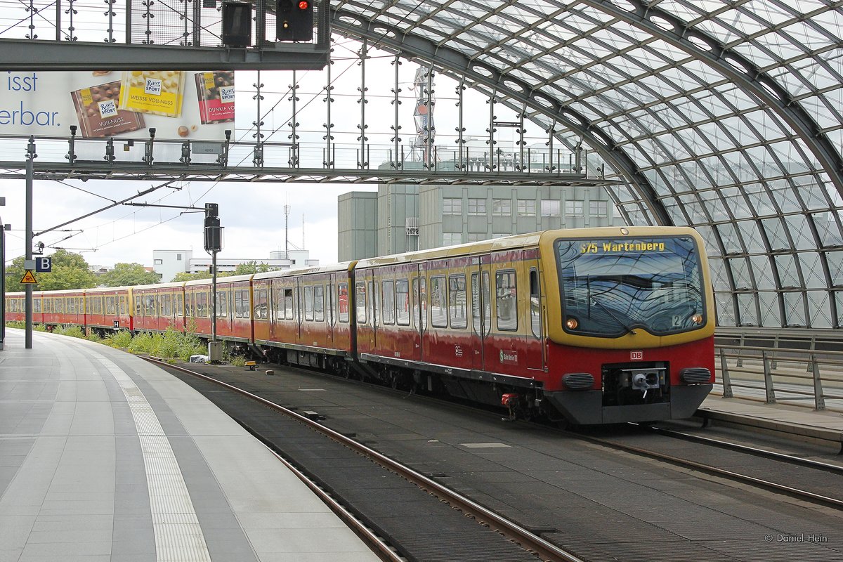 S-Bahn Berlin S75 nach Wartenburg in Berlin Hbf, August 2016.