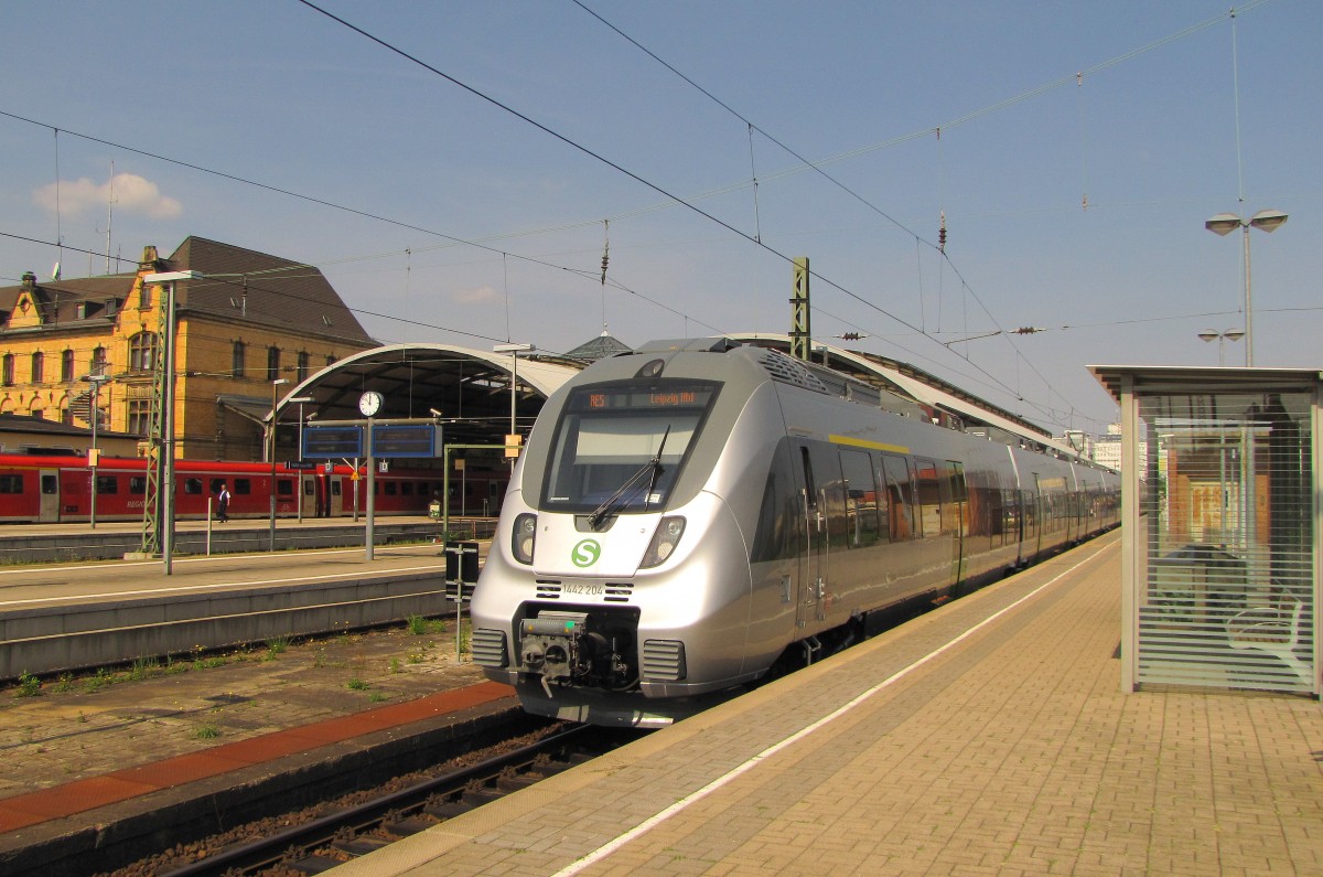 S-Bahn Mitteldeutschland 1442 204 + 1442 205 als RE 26019 nach Leipzig Hbf, am 22.08.2013 in Halle (S) Hbf.