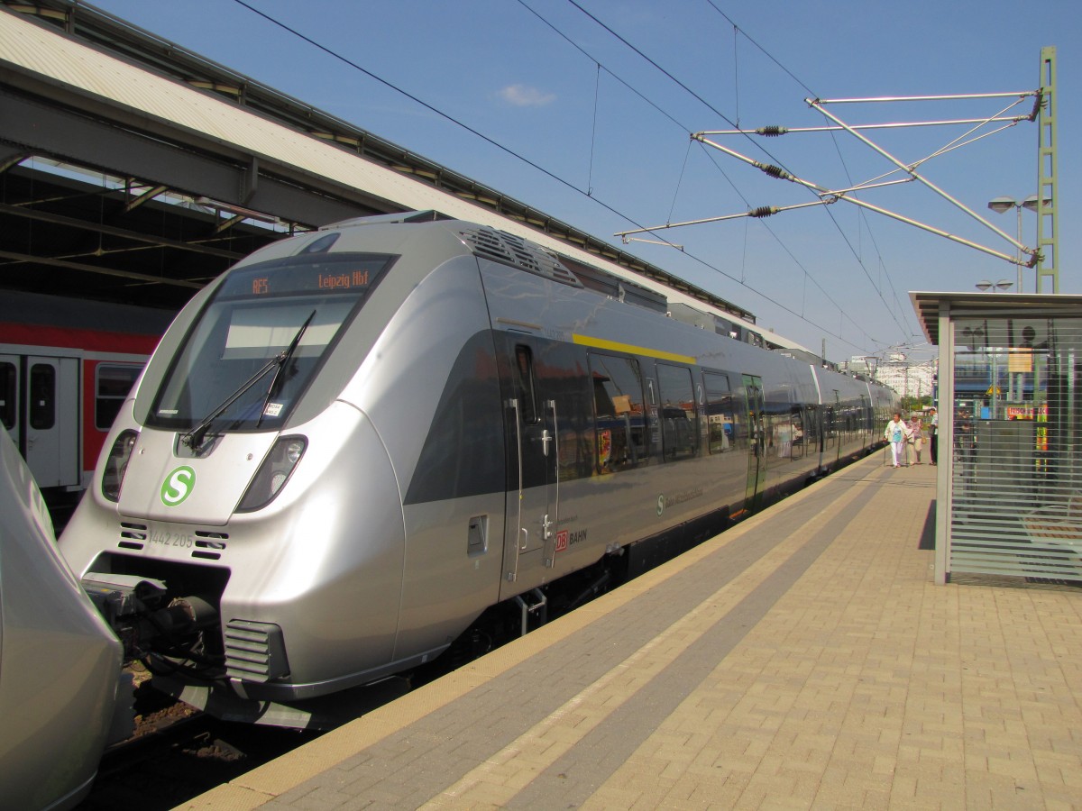 S-Bahn Mitteldeutschland 1442 205 als RE 26019 nach Leipzig Hbf, am 22.08.2013 in Halle (S) Hbf.