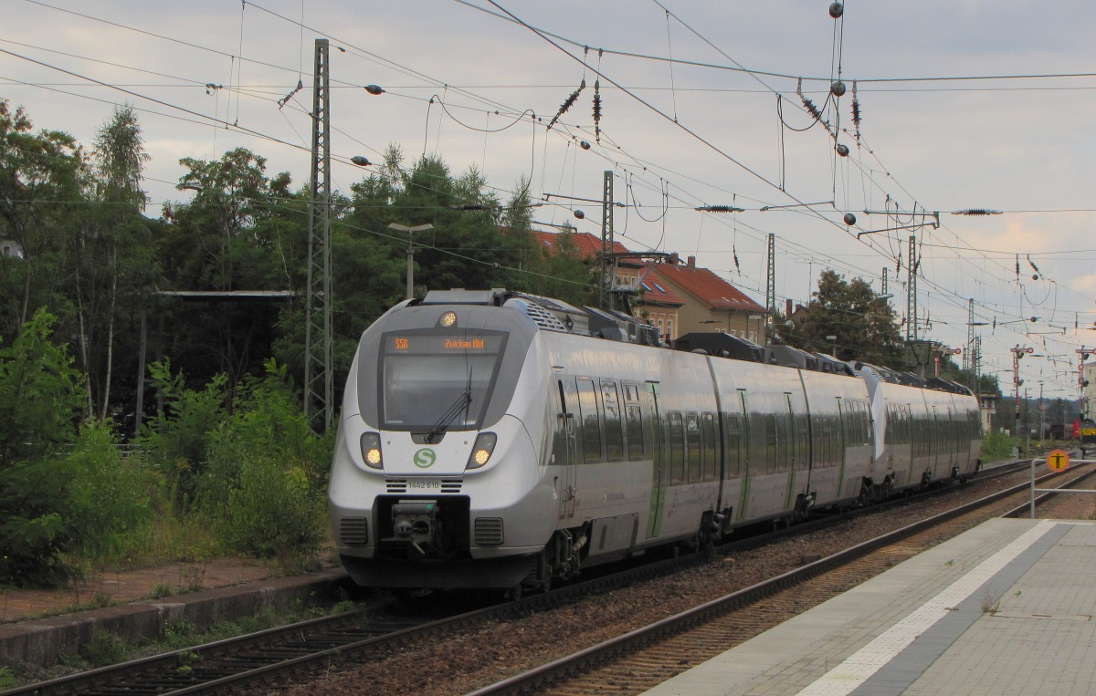 S-Bahn Mitteldeutschland 1442 610 + 1442 111 als S 37521 (S 5X) von Halle (S) Hbf nach Zwickau (Sachs) Hbf, am 08.09.2015 in Altenburg.