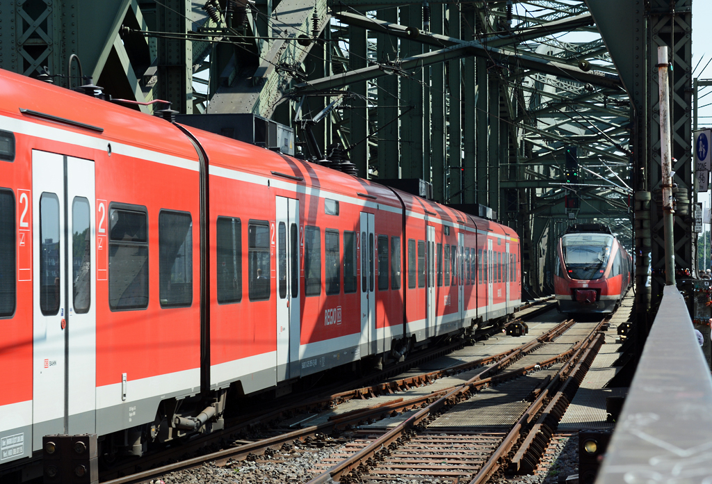 S-Bahn und Regio-Verkehr auf der Hohenzollerbrücke in Köln, hier mit BR 425 und BR 644 - 31.07.2014