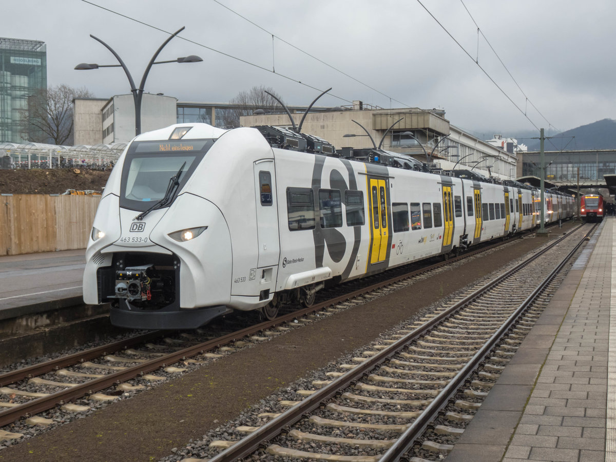 S-Bahn Rhein-Neckar ET 463 533-0 mit S51 aus Aglasterhausen/Eppingen in Heidelberg Hbf, 06.01.2020.