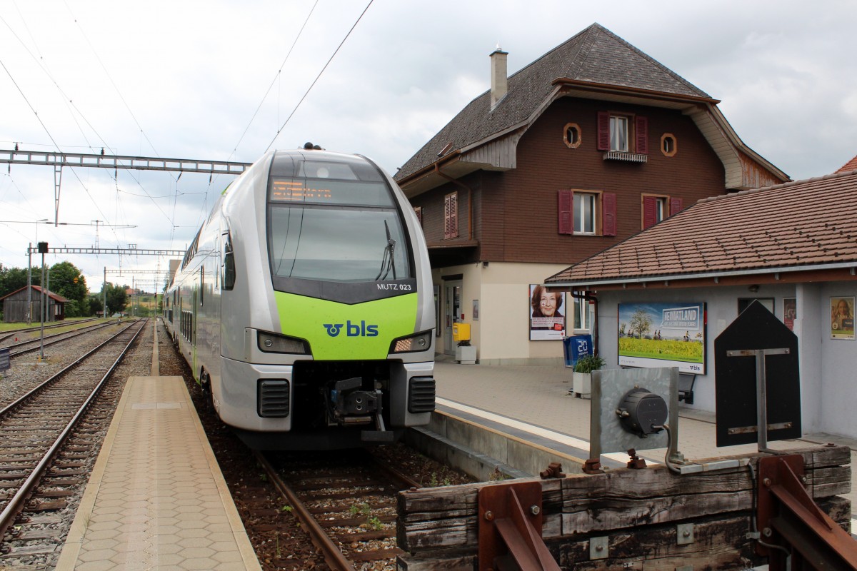 S-Bahn S6 (BLS Stadler RABe 515 023) Schwarzenburg am 8. Juli 2015.