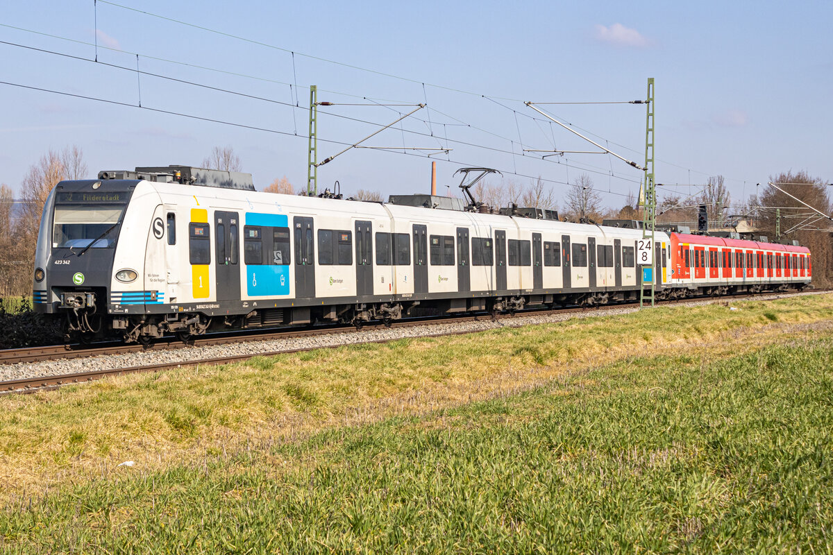 S-Bahn Stuttgart, 423 342/842 und 423 007/507
Einen 423 auf der S2 zubekommen, ist wirklich eine Seltenheit!
Aufgenommen am 2.3.2023