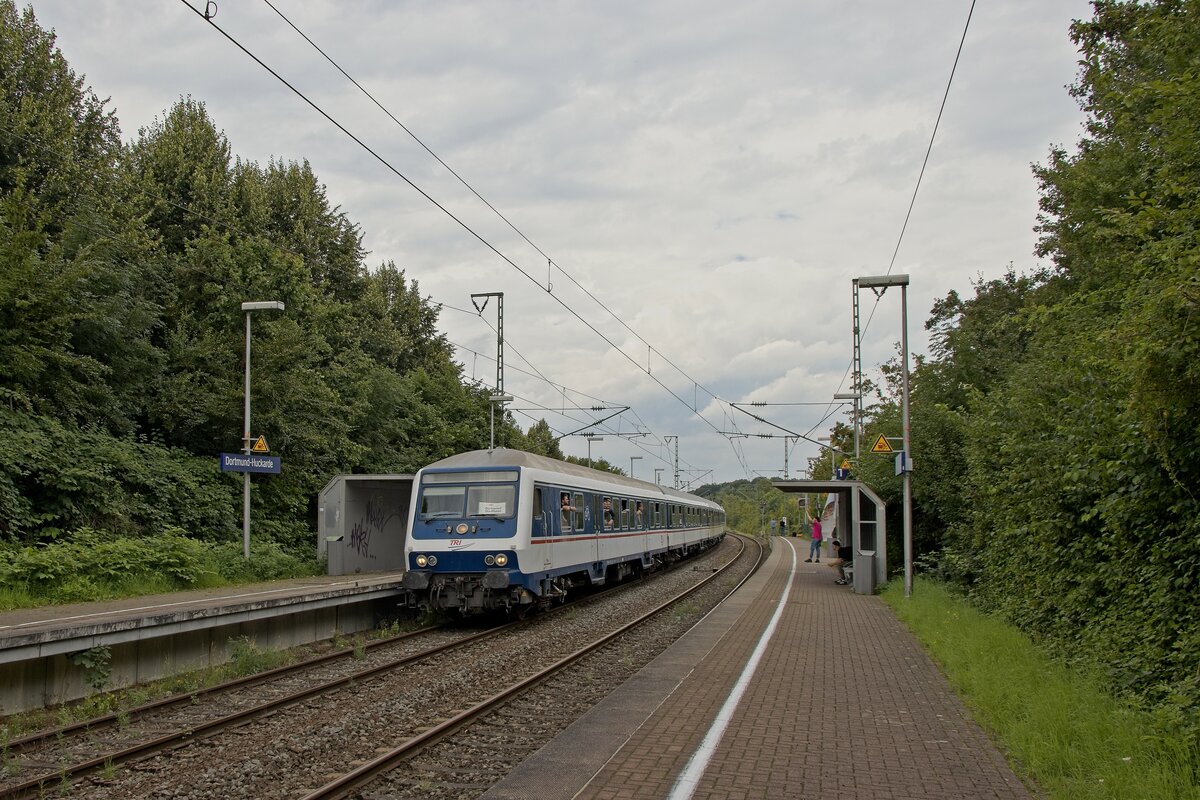S-Bahn-Verstärkerzug der TRI anlässlich der Veranstaltung  Dortmund Olé  am Haltepunkt Huckarde (05.08.2023)