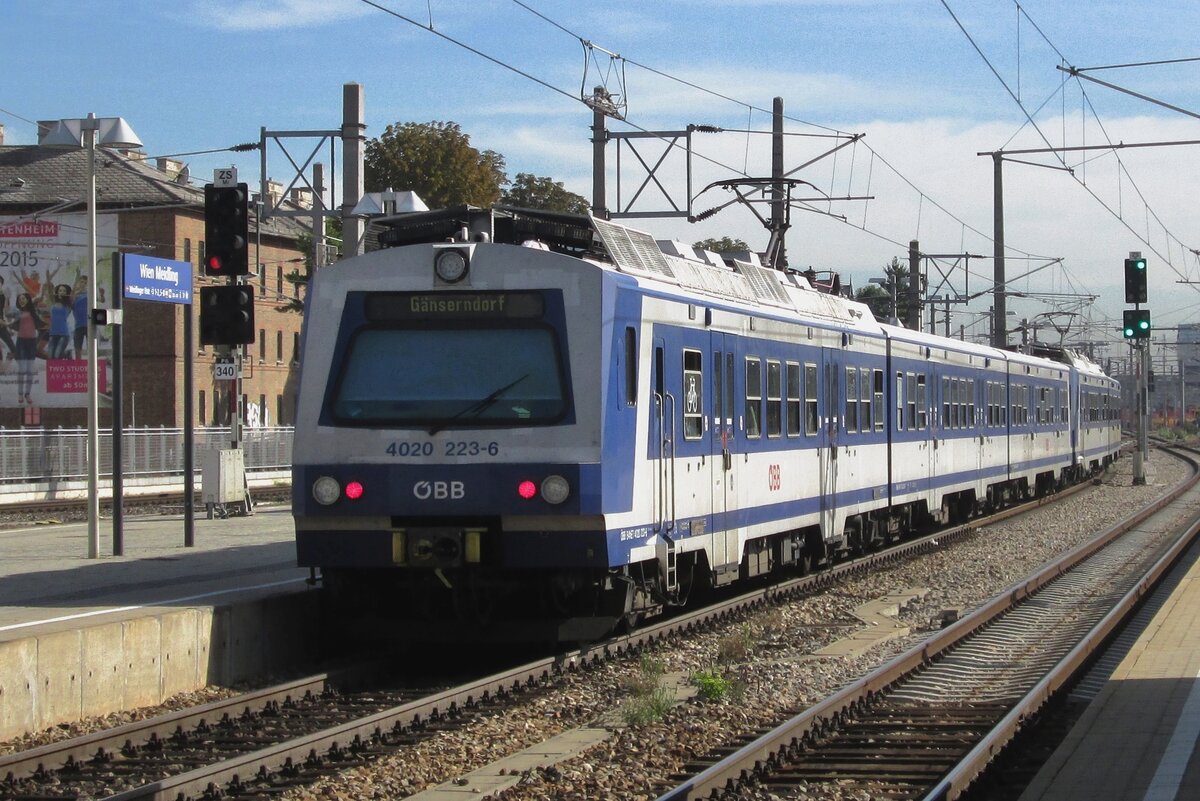 S-Bahn Wien 4020 223 verlässt am 31 Mai 2012 Wien-Meidling.