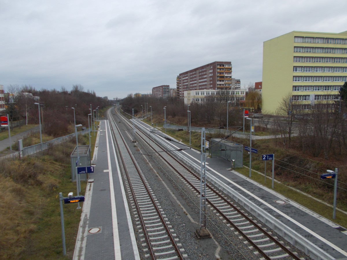 S-Bahnhof Leipzig Karlsruher Straße in Richtung Plagwitz am 21.Dezember 2014.