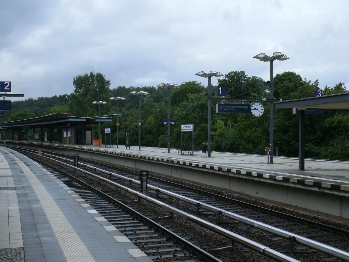 S-Bahnstation Berlin Priesterweg am 14.Juli 2012.