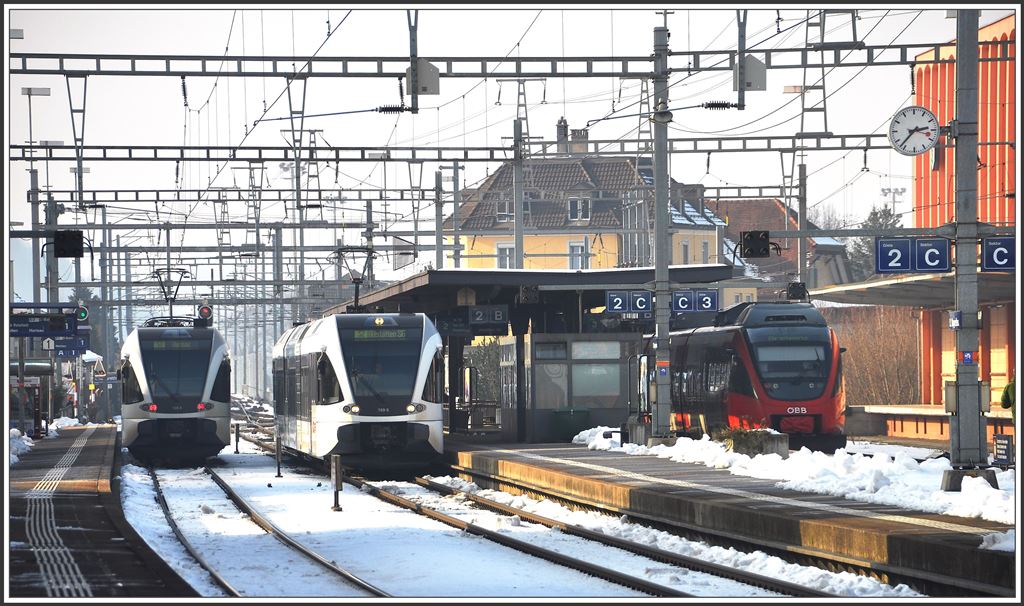 S-Bahntreffen in St.Margrethen. Thurbo 739-8 S3 nach Herisau, 769-5 S2 nach Altstätten SG und 4024 032-7 nach Bregenz. (11.02.2015)