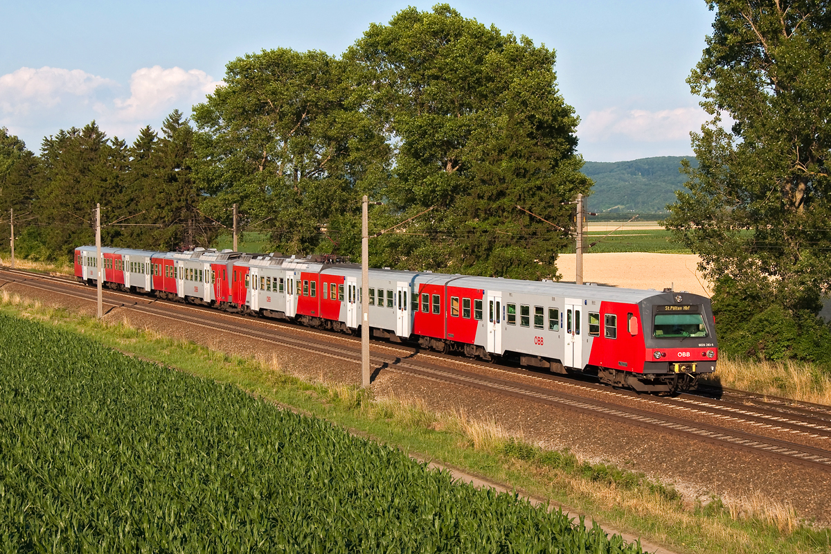 S Bahnzug 21054 nach St. Pölten Hbf., am 03.07.2014 kurz vor Tulln.