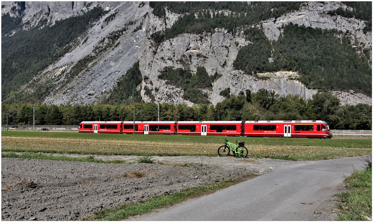 S1 1512 mit ABe 4/16 3104 bei Felsberg. (08.06.2018)