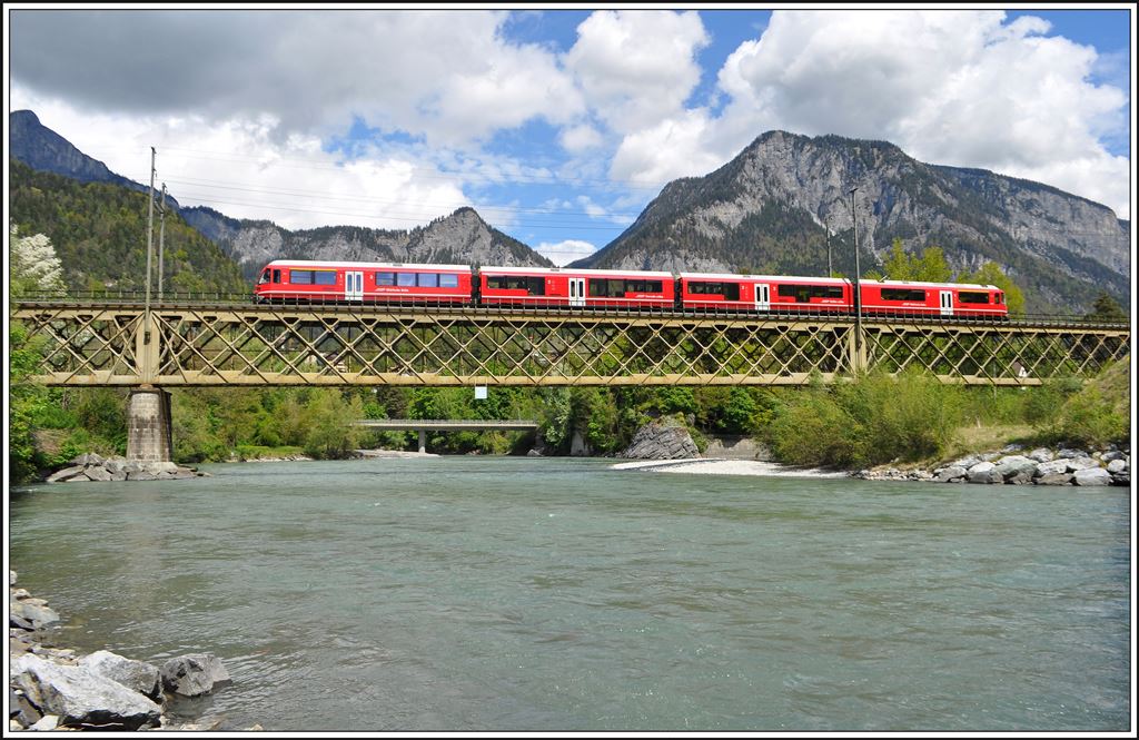 S1 1514 auf der Hinterrheinbrücke bei Reichenau-Tamins. (01.05.2014)