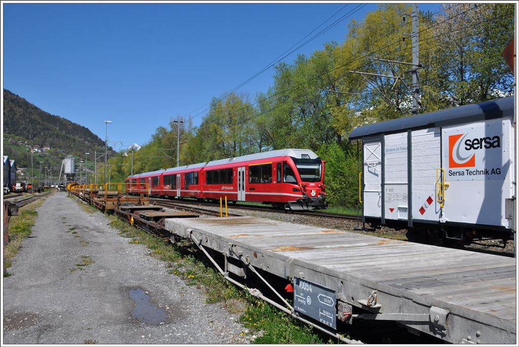 S1 1514 mit ABe 4/16 3102 bei Landquart Ried. (20.04.2016)