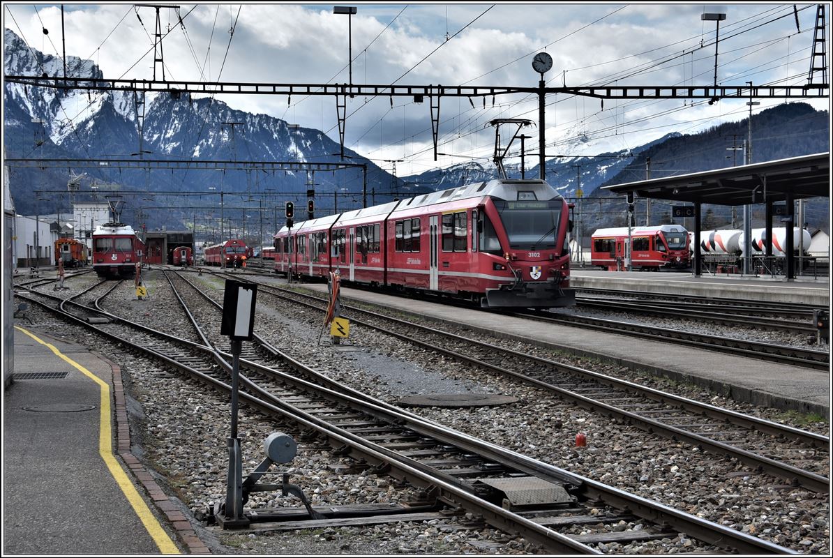 S1 1515 mit ABe 4/16 3102 nach Rhäzüns in Landquart. (04.04.2018)