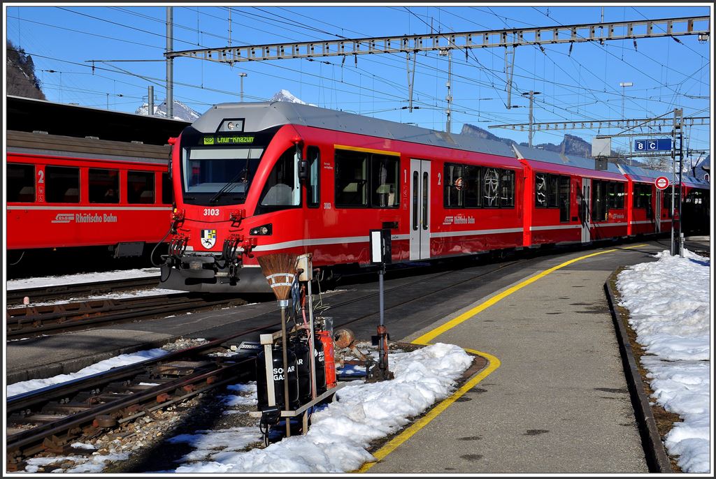 S1 1515 mit Allegra 3103 verlässt Landquart Richtung Rhäzüns. (13.02.2015)