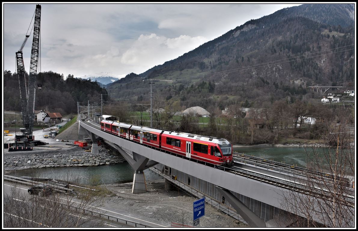 S1 1516 mit ABe 4/16 3105 nach Schiers auf der Hinterrheinbrücke in Reichenau-Tamins. (02.04.2019)