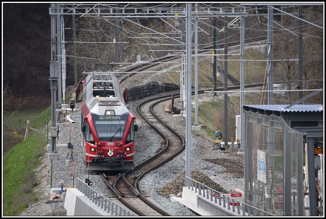 S1 1516 mit ABe 4/16 3105 aus Rhäzüns erreicht die neue Hinterrheinbrücke bei Reichenau-Tamins. (02.04.2019)