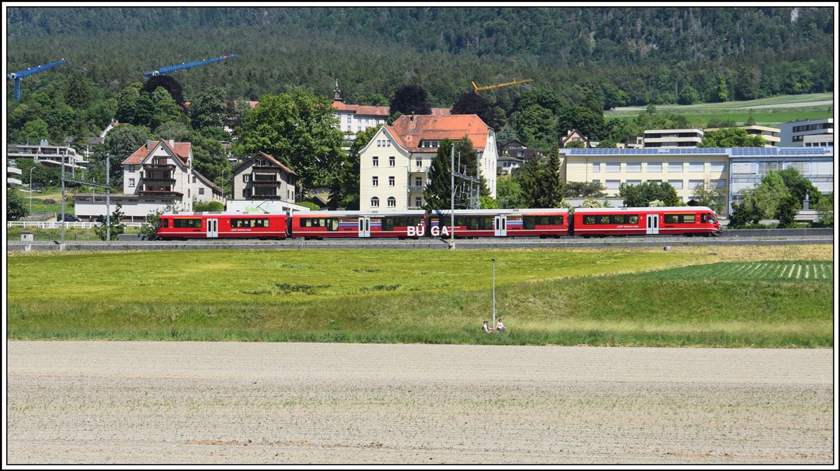 S1 1518 mit dem ABe 4/16 3105 in Chur Wiesental. (01.06.2020)