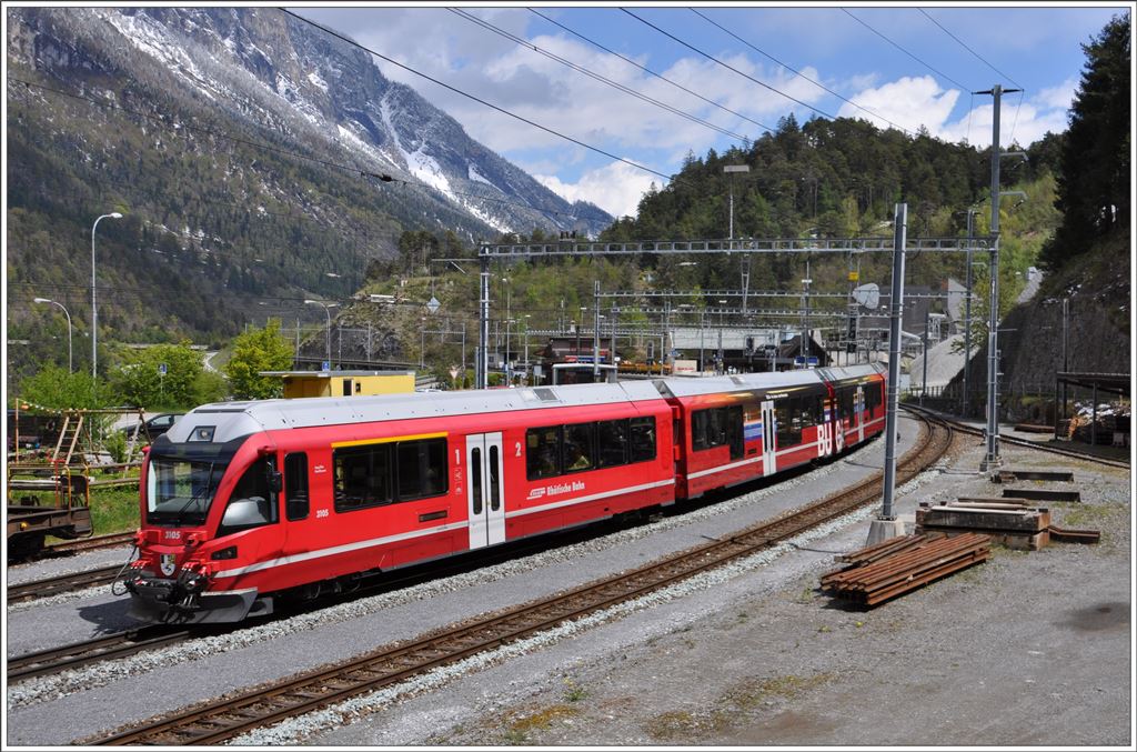 S1 1519 mit ABe 4/16 3105 nach Rhäzüns in Reichenau-Tamins. (27.04.2016)