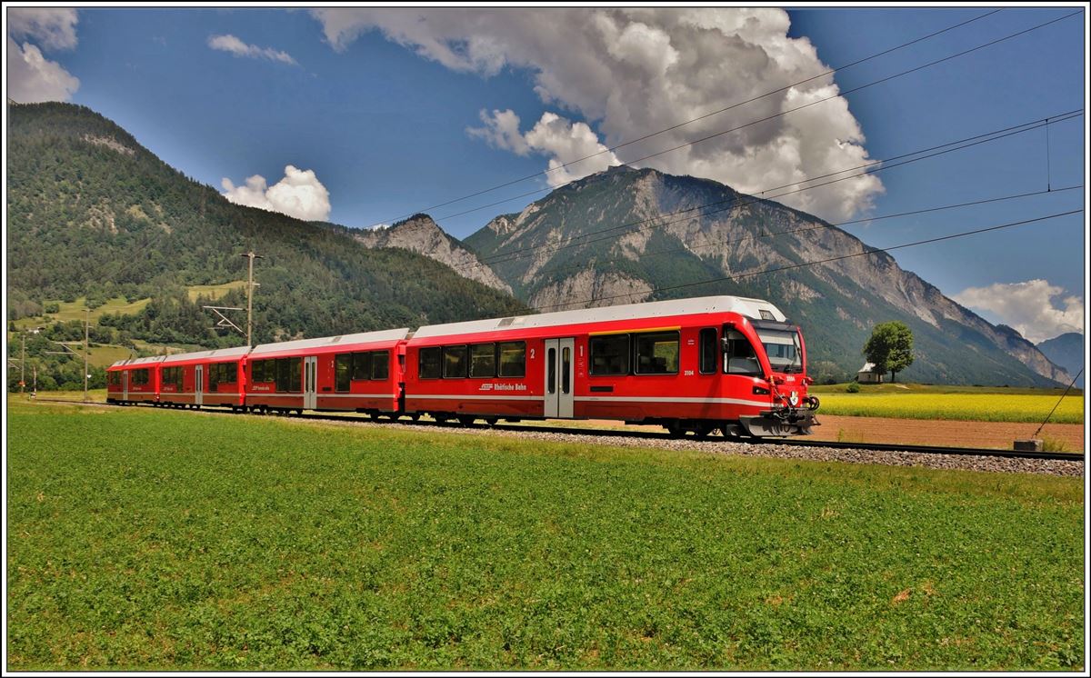 S1 1519 nach Rhäzüns mit ABe 4/16 3104 bei der Kapelle Sogn Mang bei Bonaduz. (05.06.2018)