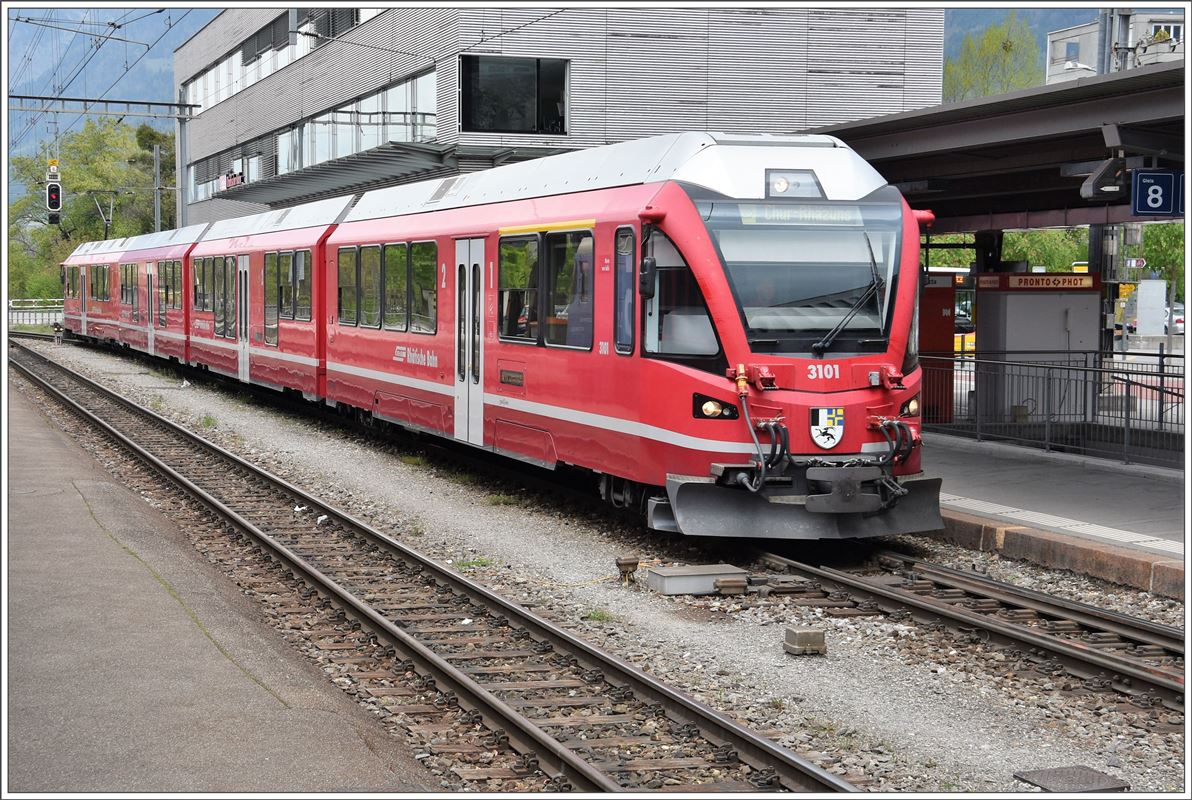 S1 1521 mit ABe 4/16 3101 in Landquart. (25.04.2017)