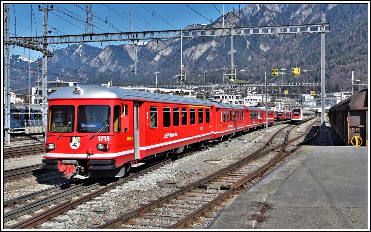S1 1521 nach Rhäzüns mit führendem Steuerwagen ABt 1715 in Chur West. (17.03.2020)