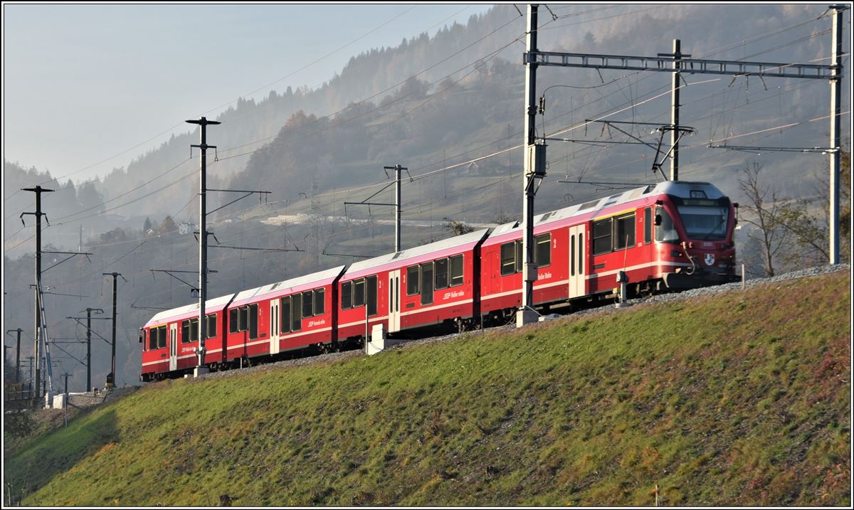 S1 1523 nach Rhäzüns mit ABe 4/16 3101 nach der Hinterrheinbrücke in Reichenau-Tamins. (25.11.2019)